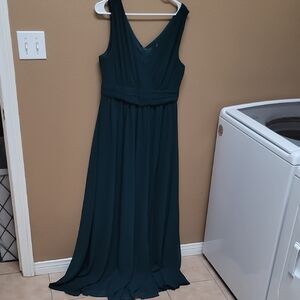 Lulu's Elegant Maxi Dress 💚